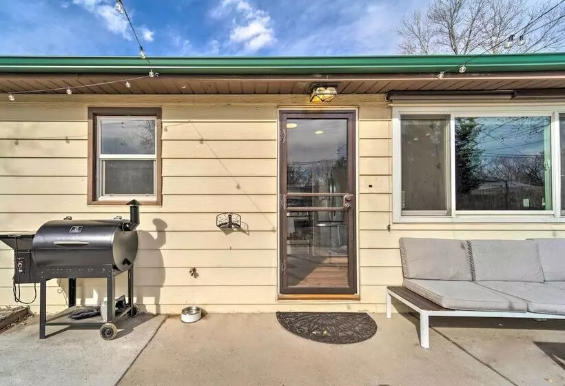 Modern Littleton Home W/ Yard: Pets Welcome!