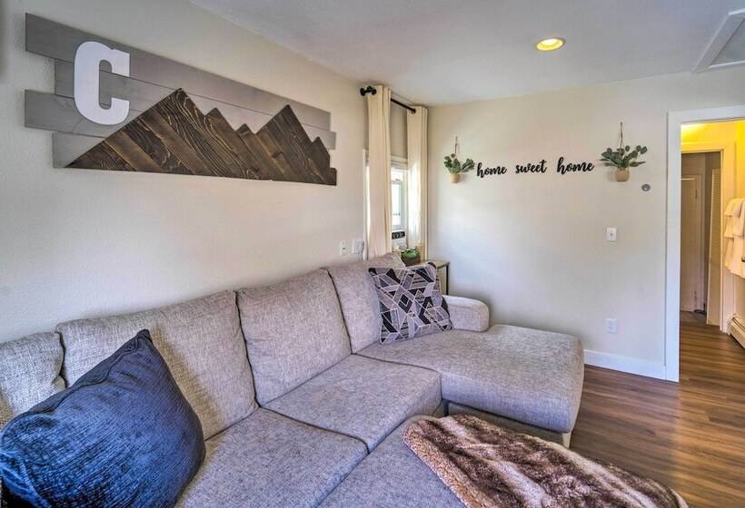 Modern Littleton Home W/ Yard: Pets Welcome!