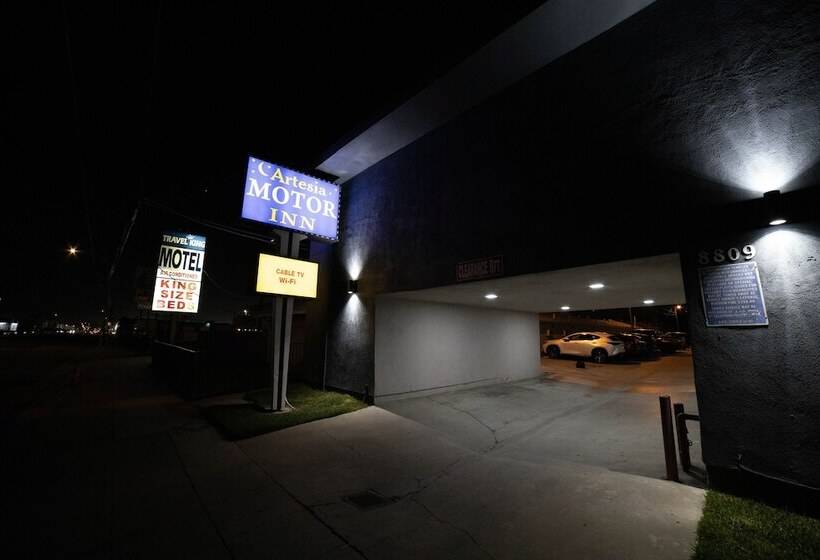 モーテル Artesia Motor Inn