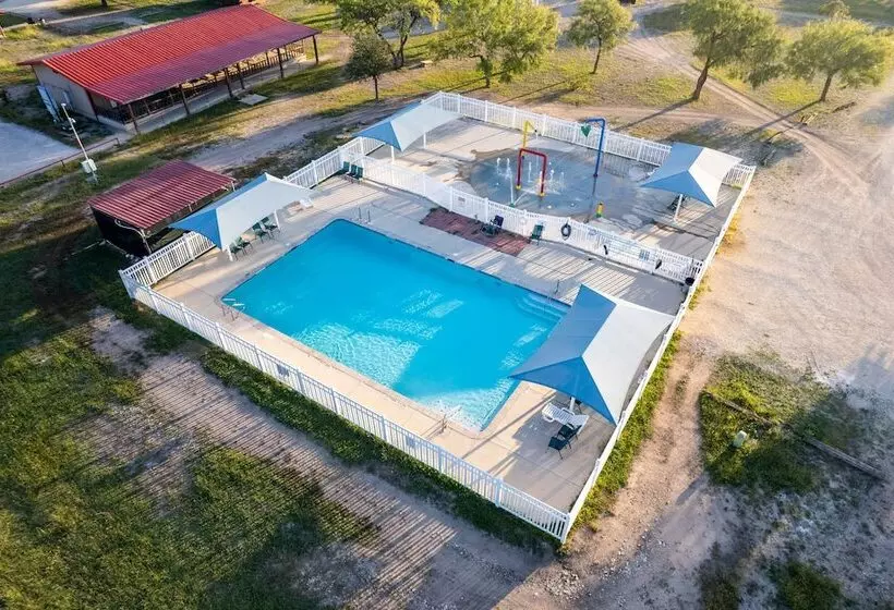 Nueces River Rv & Cabin Resort