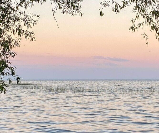 Peace & Premier Fishing On Bay Of Green Bay!