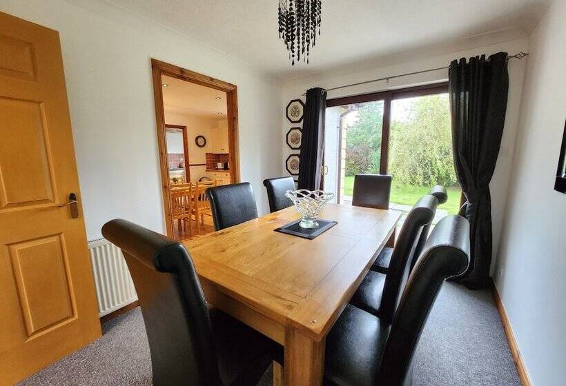 펜션 Boutique 4 Bed Home In Inverness