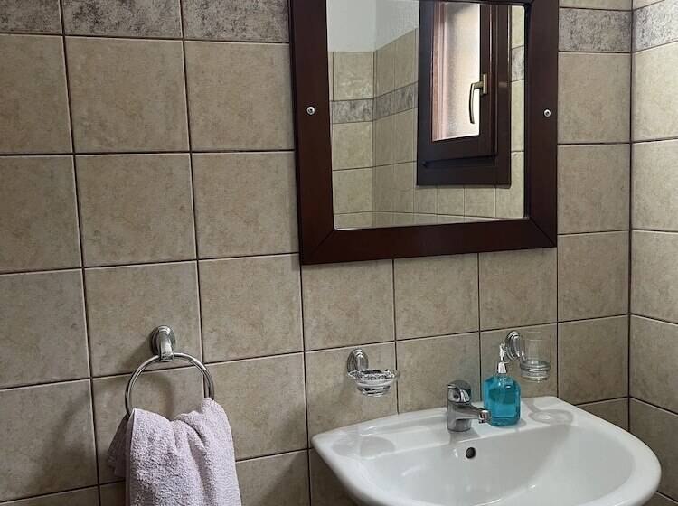 بنسيون Ta Livadia