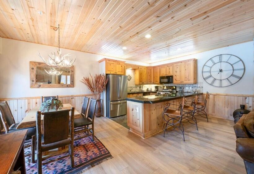 پانسیون Timberwolf Lodge 2a By Lespri Management