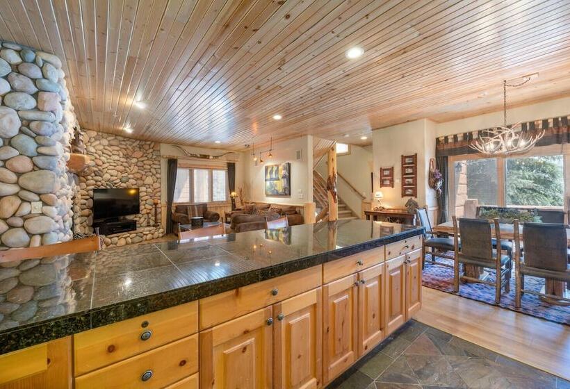 پانسیون Timberwolf Lodge 2a By Lespri Management