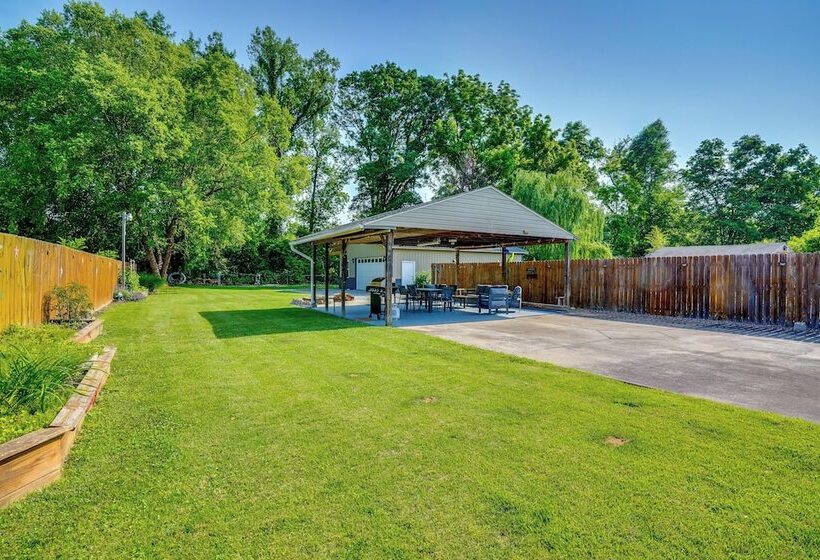 Pet Friendly Clarksville Home W/ Central A/c