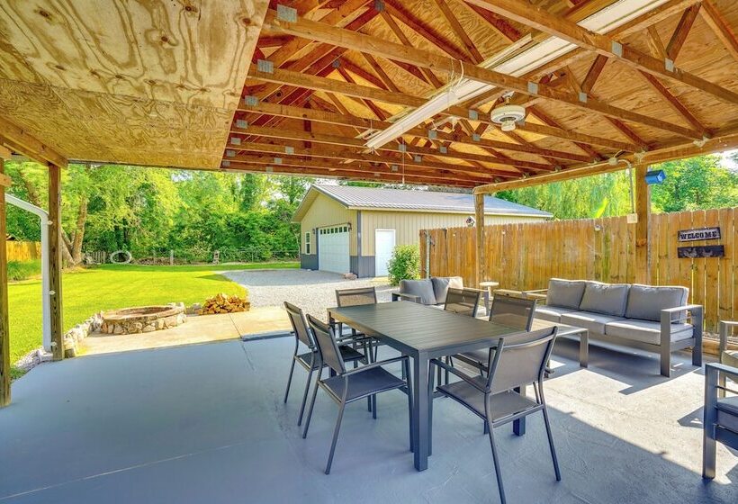 Pet Friendly Clarksville Home W/ Central A/c