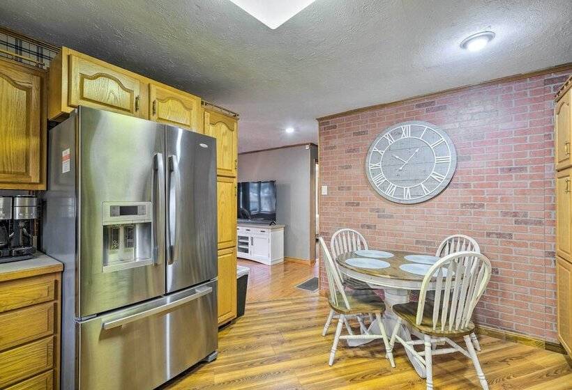 Pet Friendly Clarksville Home W/ Central A/c