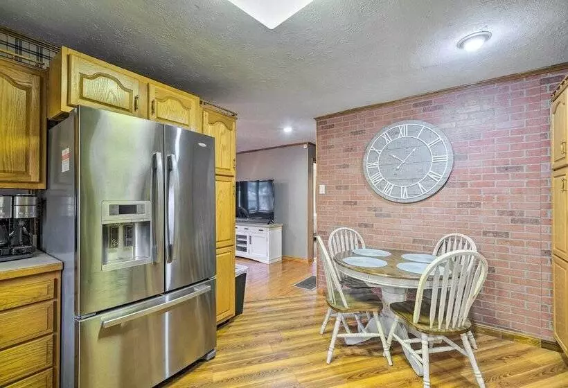 Pet Friendly Clarksville Home W/ Central A/c