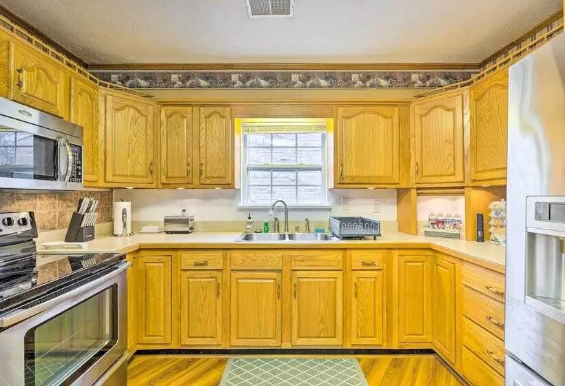 Pet Friendly Clarksville Home W/ Central A/c