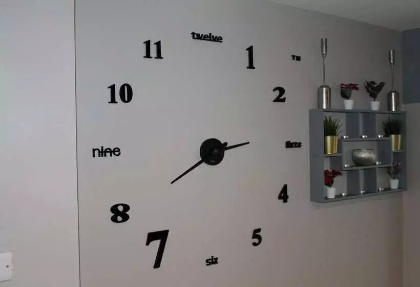 اقامتگاه Stunning 4 Bed House In Belfast