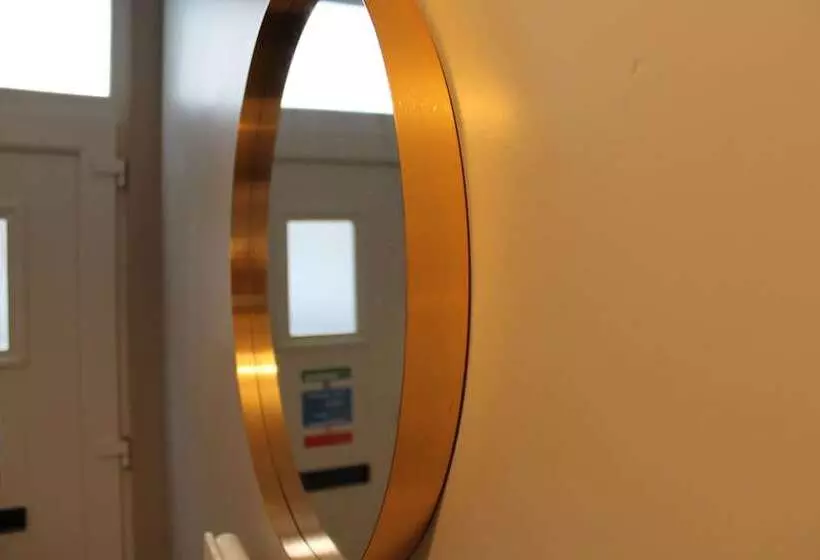 اقامتگاه Stunning 4 Bed House In Belfast