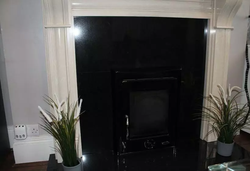 اقامتگاه Stunning 4 Bed House In Belfast