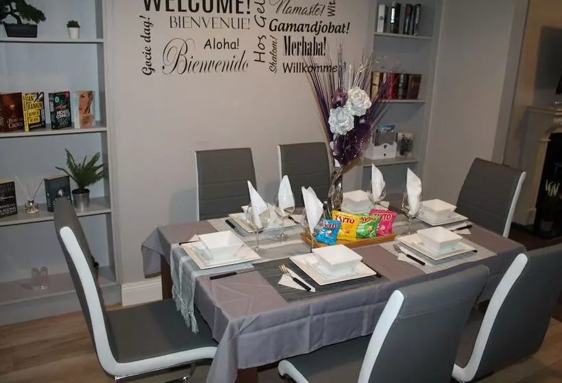 اقامتگاه Stunning 4 Bed House In Belfast