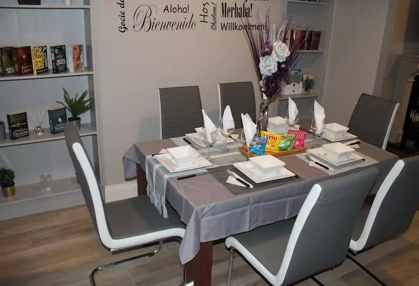 اقامتگاه Stunning 4 Bed House In Belfast