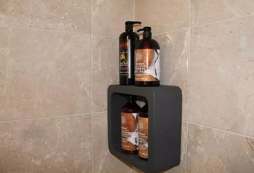 اقامتگاه Stunning 4 Bed House In Belfast