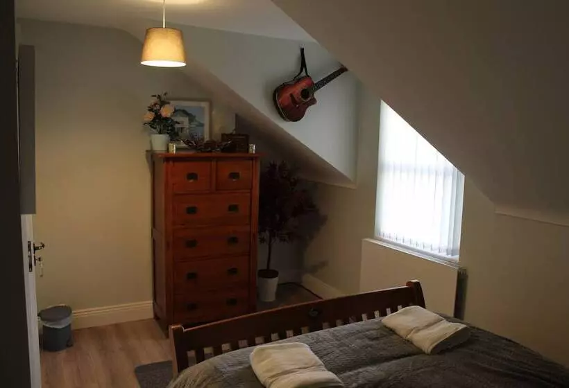 اقامتگاه Stunning 4 Bed House In Belfast