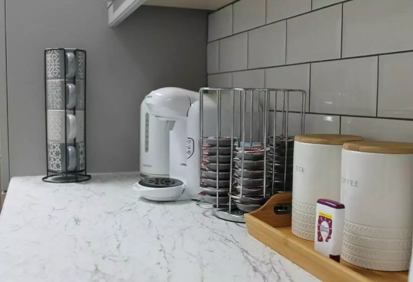 اقامتگاه Stunning 4 Bed House In Belfast