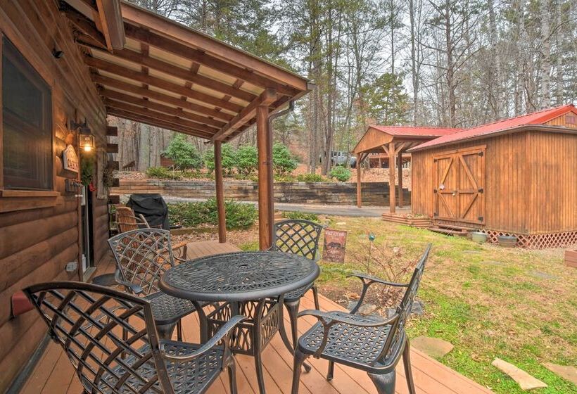 Rural Murphy Cabin Yard, Hot Tub & Fire Pit