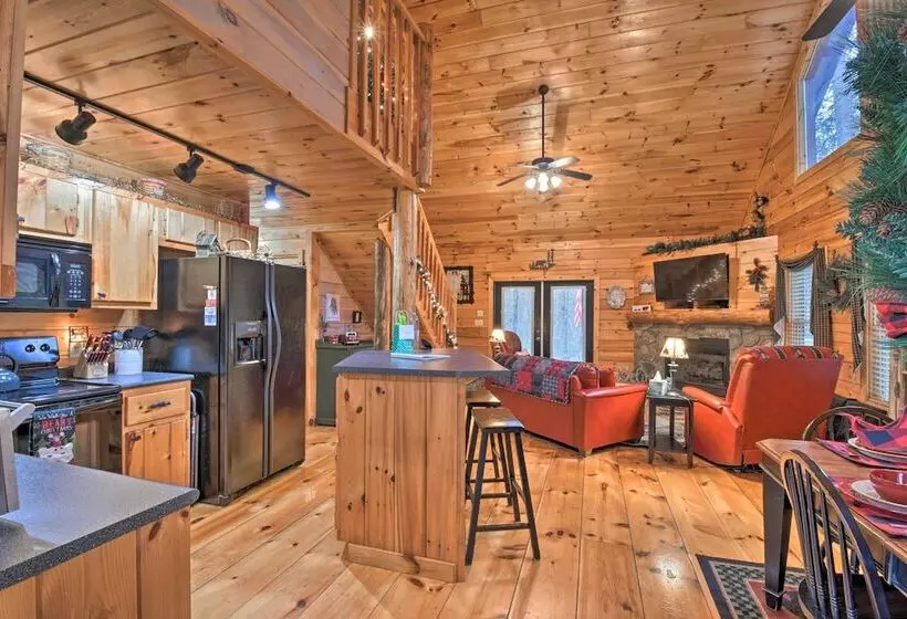 Rural Murphy Cabin   Yard, Hot Tub & Fire Pit