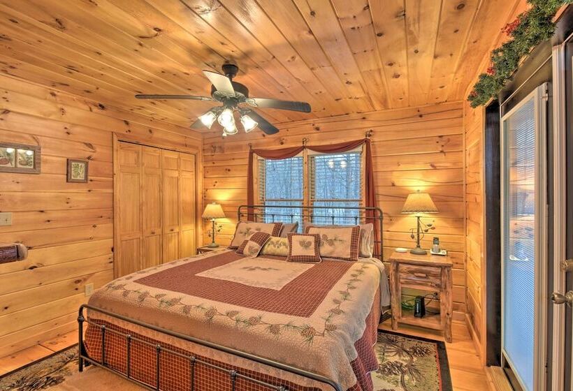 Rural Murphy Cabin   Yard, Hot Tub & Fire Pit