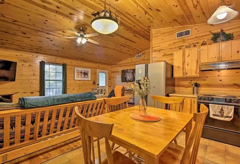 Broken Bow Cabin W/ Hot Tub, Near Hiking + Fishing