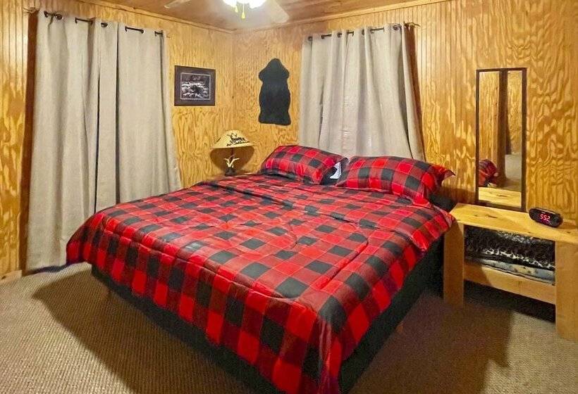 Broken Bow Cabin W/ Hot Tub, Near Hiking + Fishing