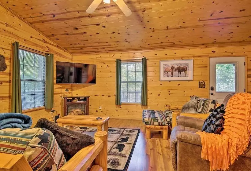 Broken Bow Cabin W/ Hot Tub, Near Hiking + Fishing
