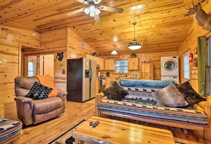 Broken Bow Cabin W/ Hot Tub, Near Hiking + Fishing