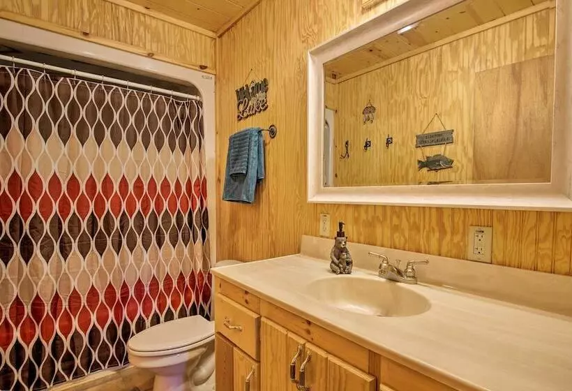 Broken Bow Cabin W/ Hot Tub, Near Hiking + Fishing