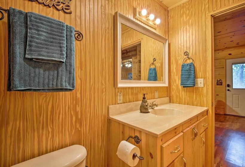 Broken Bow Cabin W/ Hot Tub, Near Hiking + Fishing