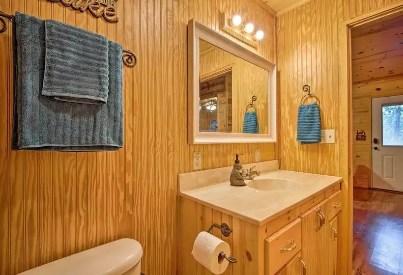 Broken Bow Cabin W/ Hot Tub, Near Hiking + Fishing