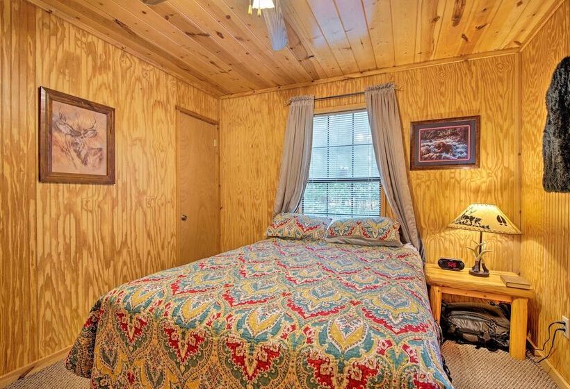 Broken Bow Cabin W/ Hot Tub, Near Hiking + Fishing