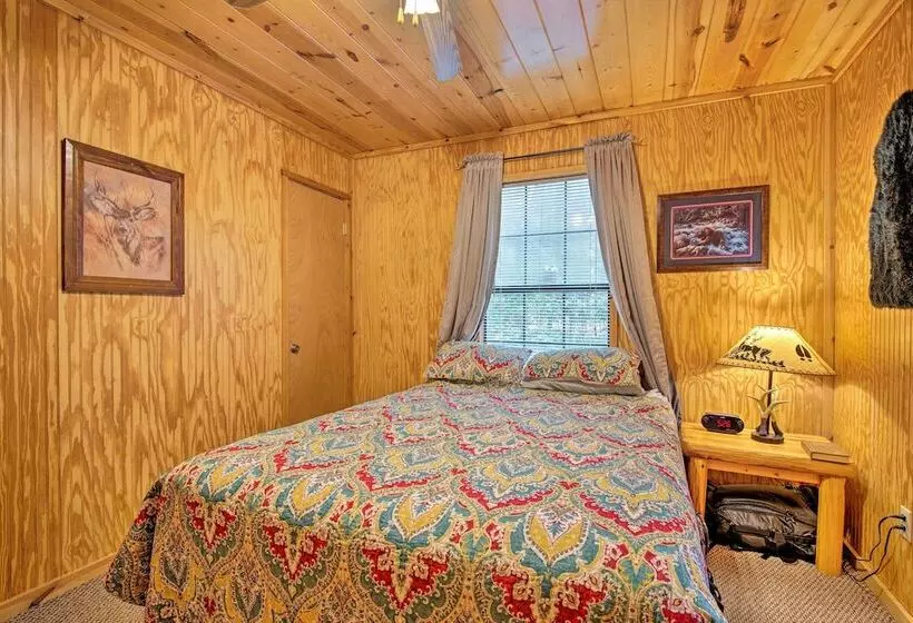 Broken Bow Cabin W/ Hot Tub, Near Hiking + Fishing