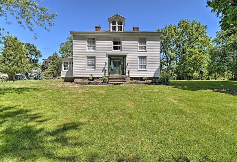 Sodus Point Historic Home ~ 1/2 Mi To Sodus Bay!