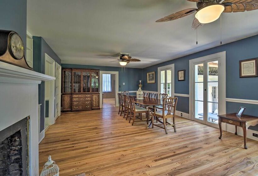 Sodus Point Historic Home ~ 1/2 Mi To Sodus Bay!