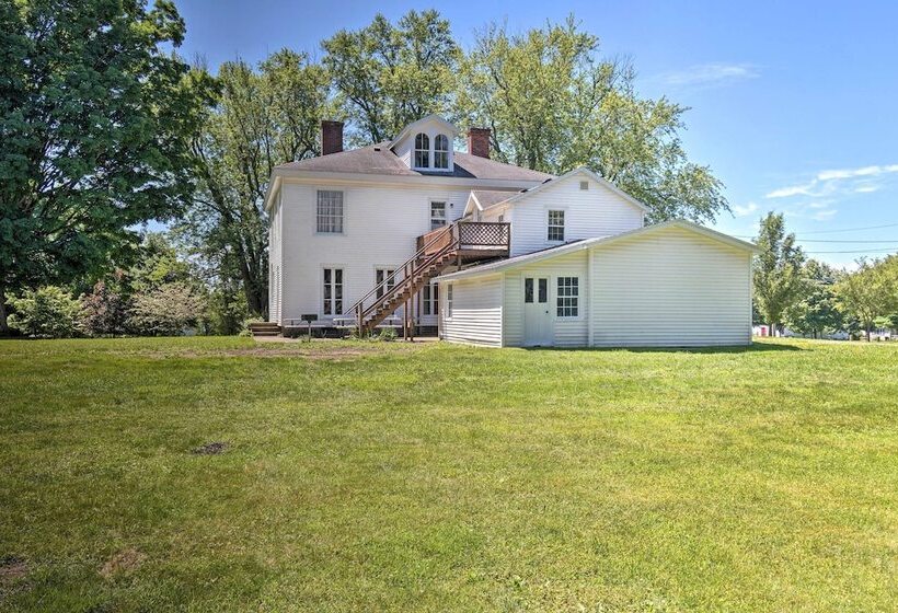 Sodus Point Historic Home ~ 1/2 Mi To Sodus Bay!