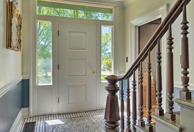 Sodus Point Historic Home ~ 1/2 Mi To Sodus Bay!