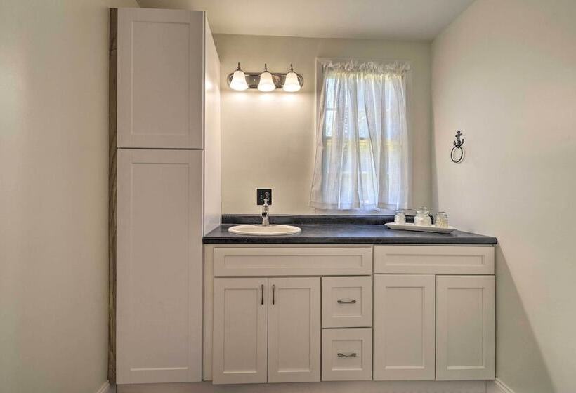 Sodus Point Historic Home ~ 1/2 Mi To Sodus Bay!