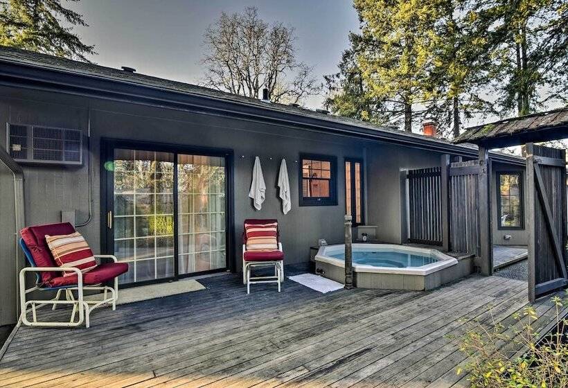 Spacious Hillsboro Home ~ 18 Mi To Portland!