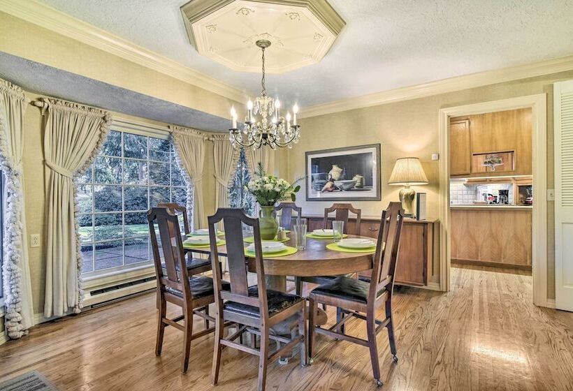 Spacious Hillsboro Home ~ 18 Mi To Portland!