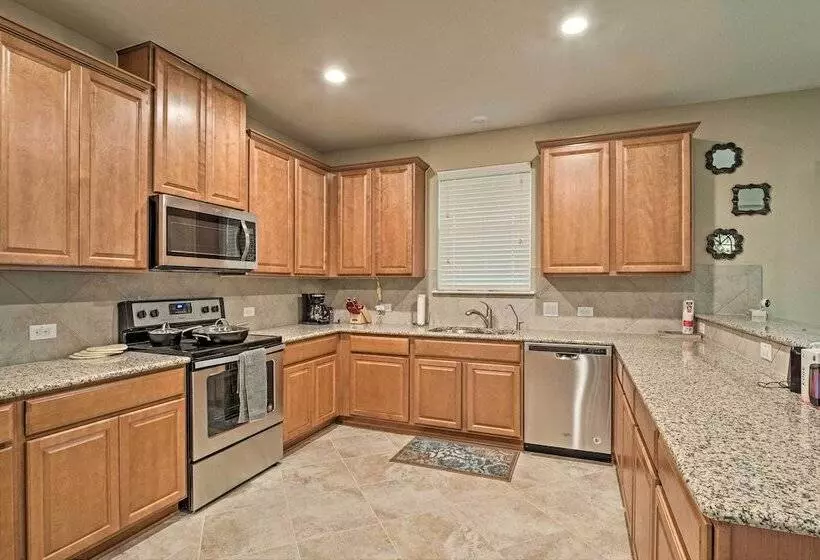 Texas Home W/ Patio & Grill ~ 16 Mi To Austin