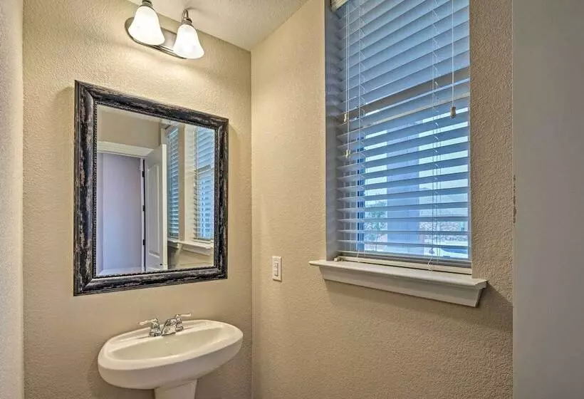 Texas Home W/ Patio & Grill ~ 16 Mi To Austin