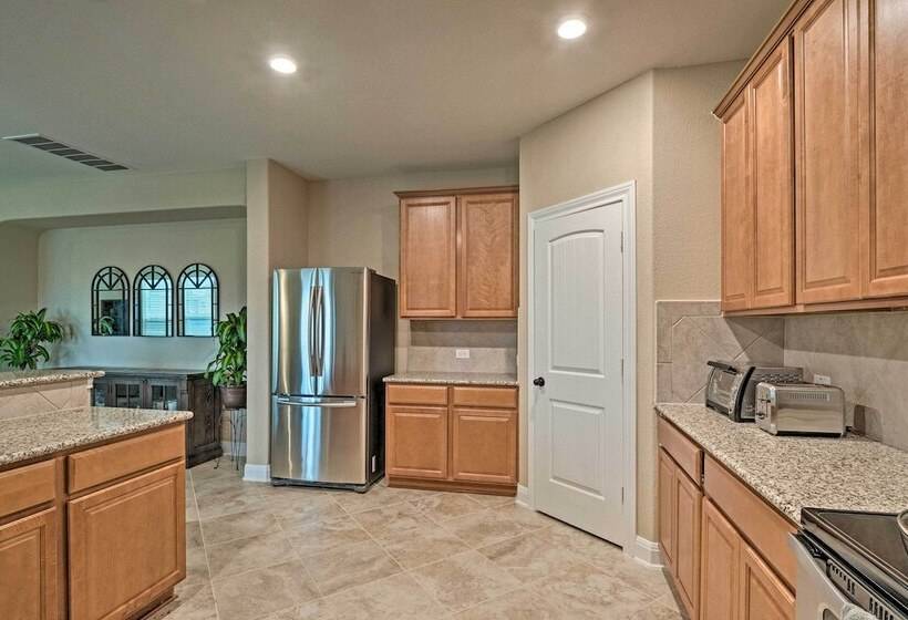 Texas Home W/ Patio & Grill ~ 16 Mi To Austin