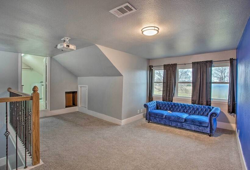 Spacious Vacation Home: 10 Mi To Lavon Lake!