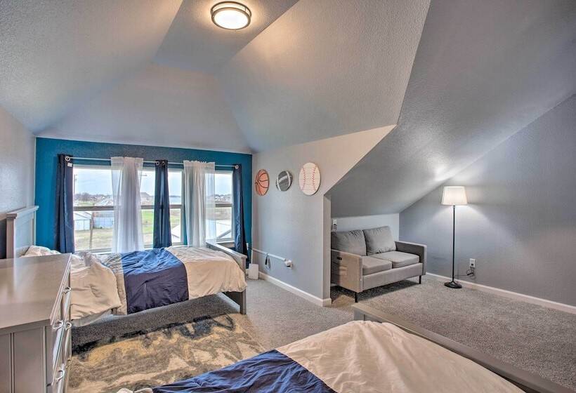 Spacious Vacation Home: 10 Mi To Lavon Lake!