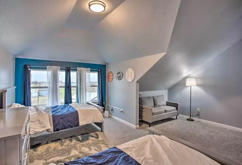 Spacious Vacation Home: 10 Mi To Lavon Lake!