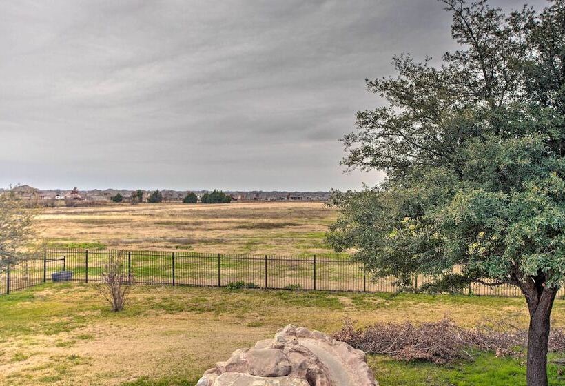 Spacious Vacation Home: 10 Mi To Lavon Lake!