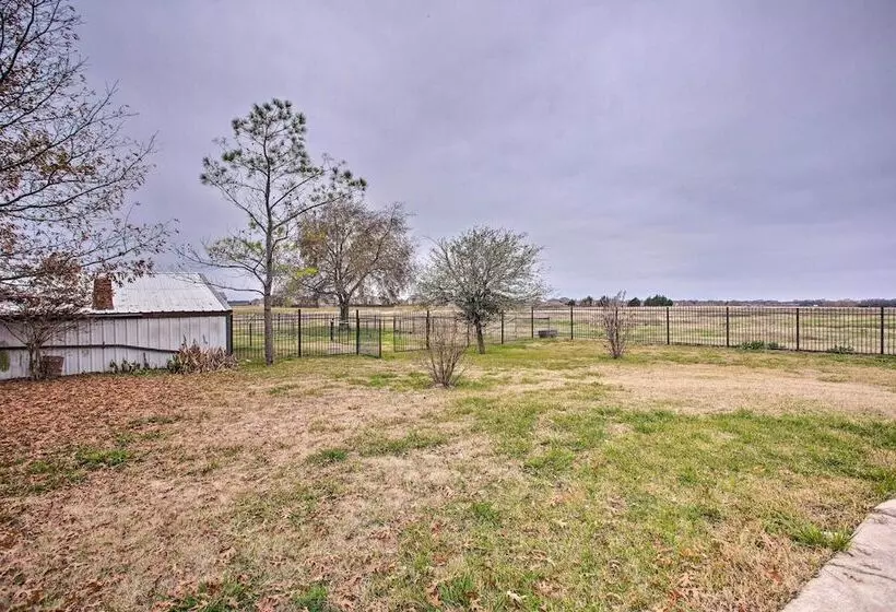 Spacious Vacation Home: 10 Mi To Lavon Lake!