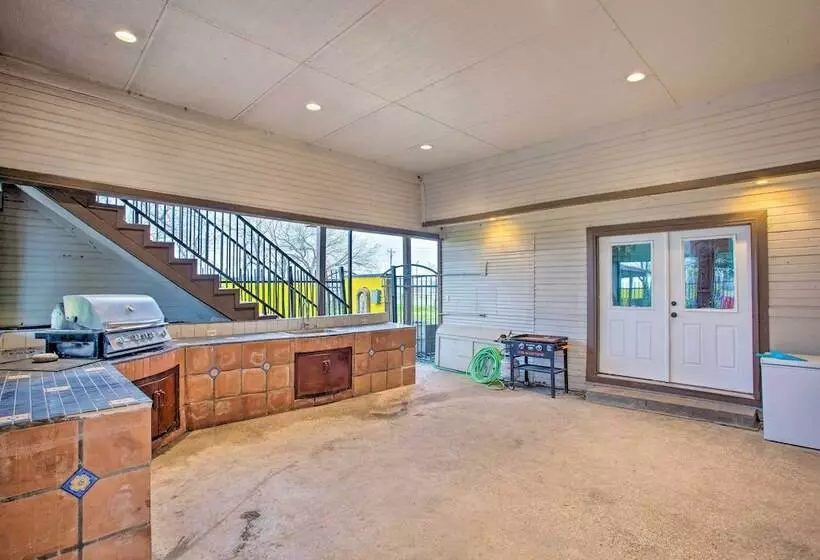 Spacious Vacation Home: 10 Mi To Lavon Lake!